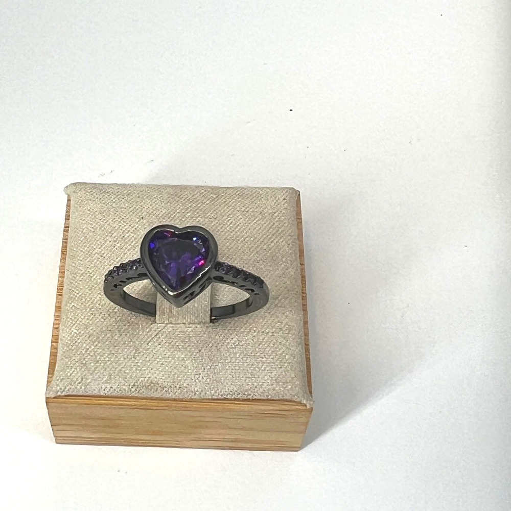 Heart Cut Purple Stone Black Ring‎ Women's Fashion Jewelry Cocktail Size 7.75